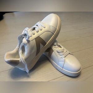 NEW WITHOUT BOX Altar’d State sneakers size 7.5